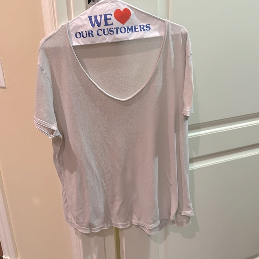 ALO Yoga V-Neck Tee Size Medium